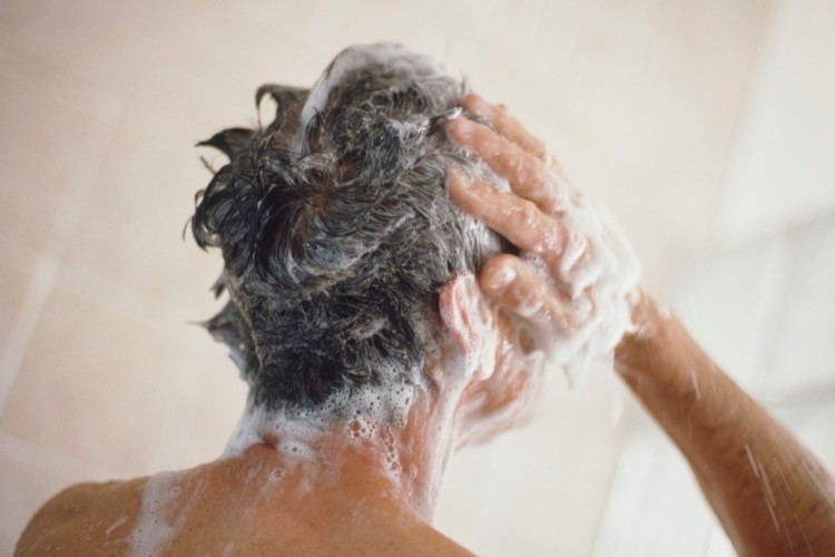 موی چرب را چگونه بشوییم؟
