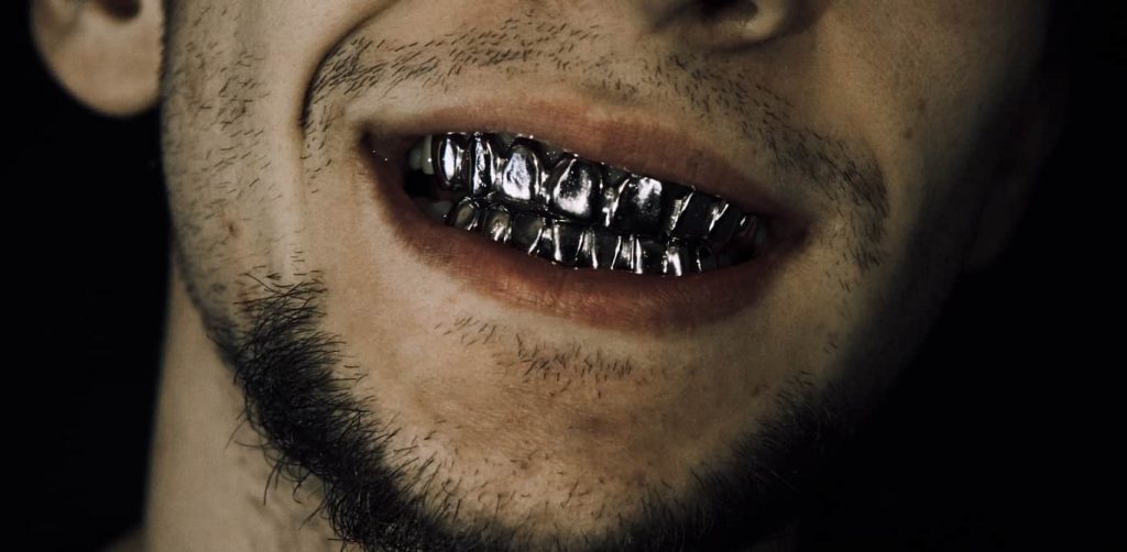 سیاه شدن دندان